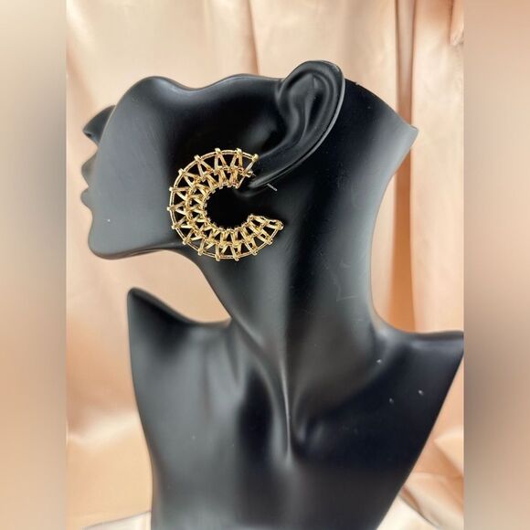 Southern Living Gold Earrings - Picture 4 of 5